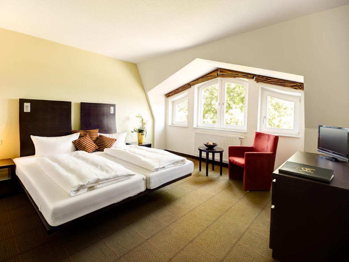 Germania Hotel Am Schlosspark Meyenburg  Bagian luar foto