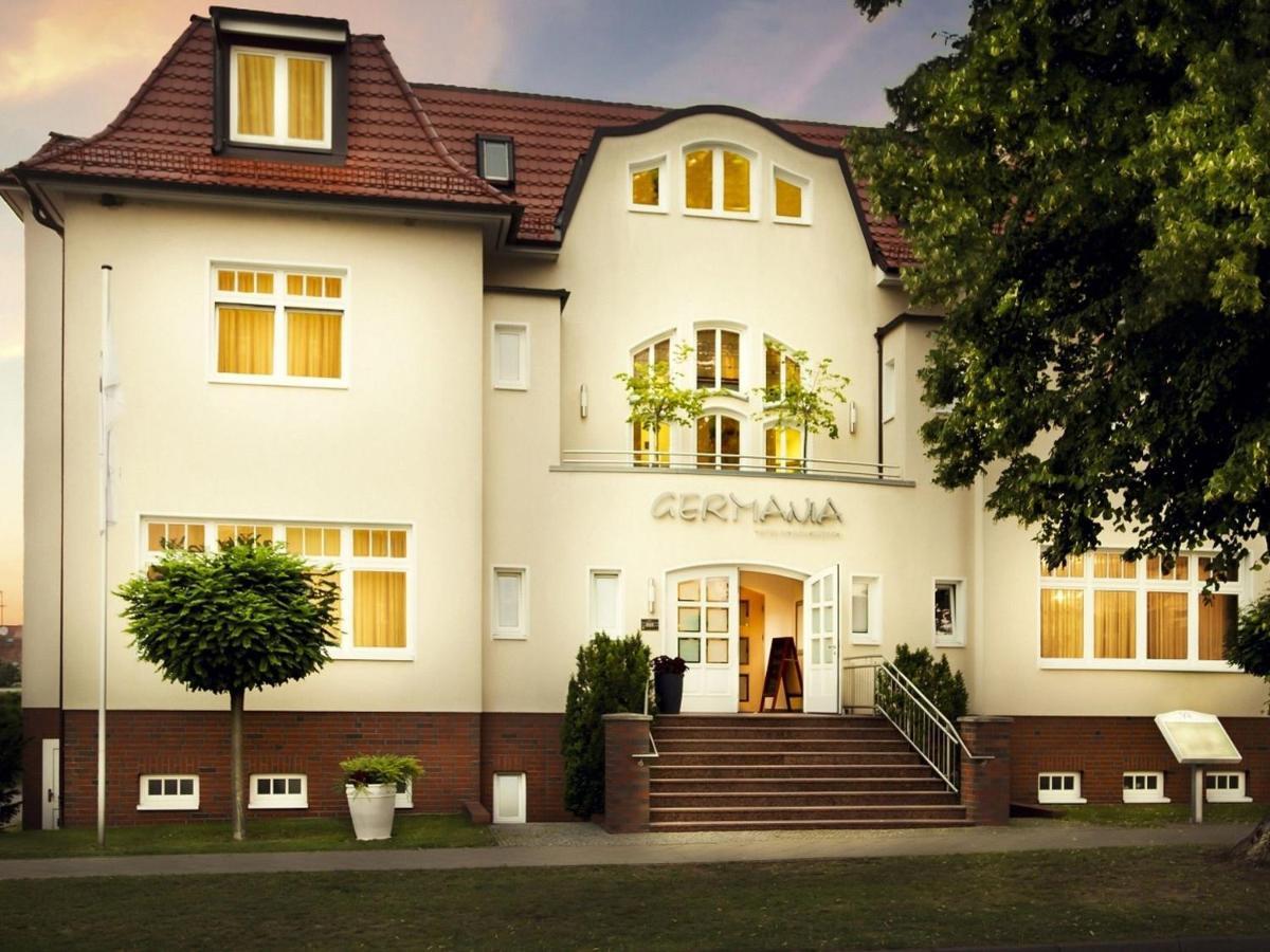 Germania Hotel Am Schlosspark Meyenburg  Bagian luar foto
